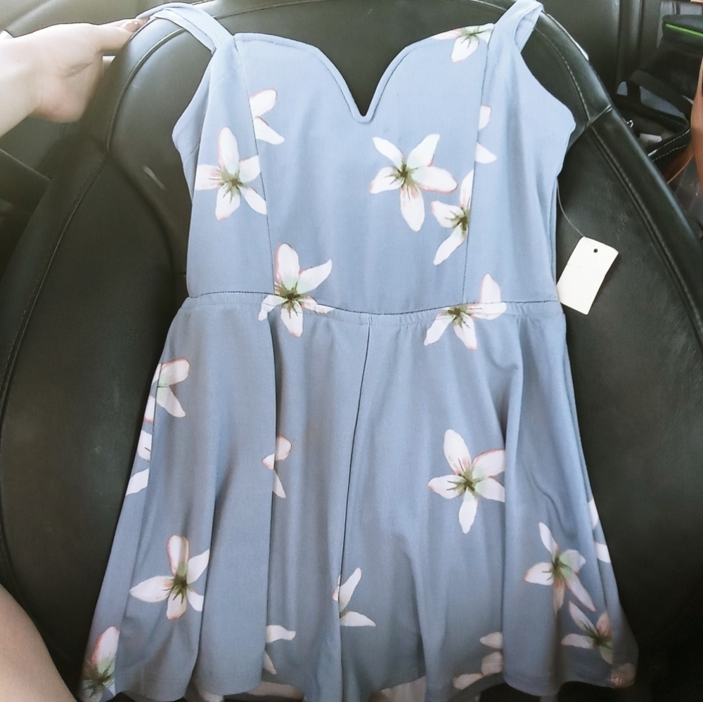 Cute blue romper with floral design - Picture 1 of 6